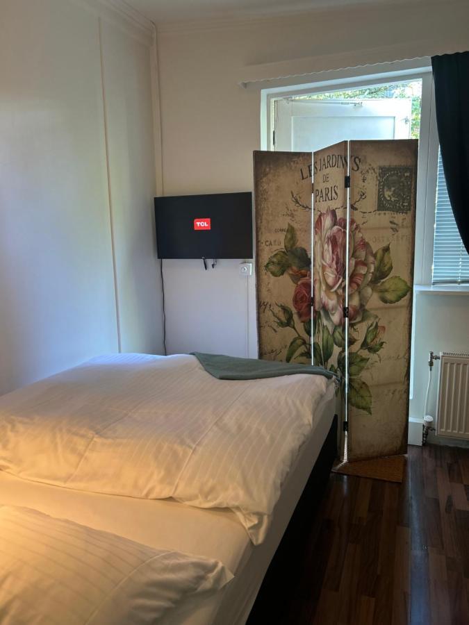 Studio 104- Free Parking Onsite -Private Entrance Reykjavík Exteriör bild