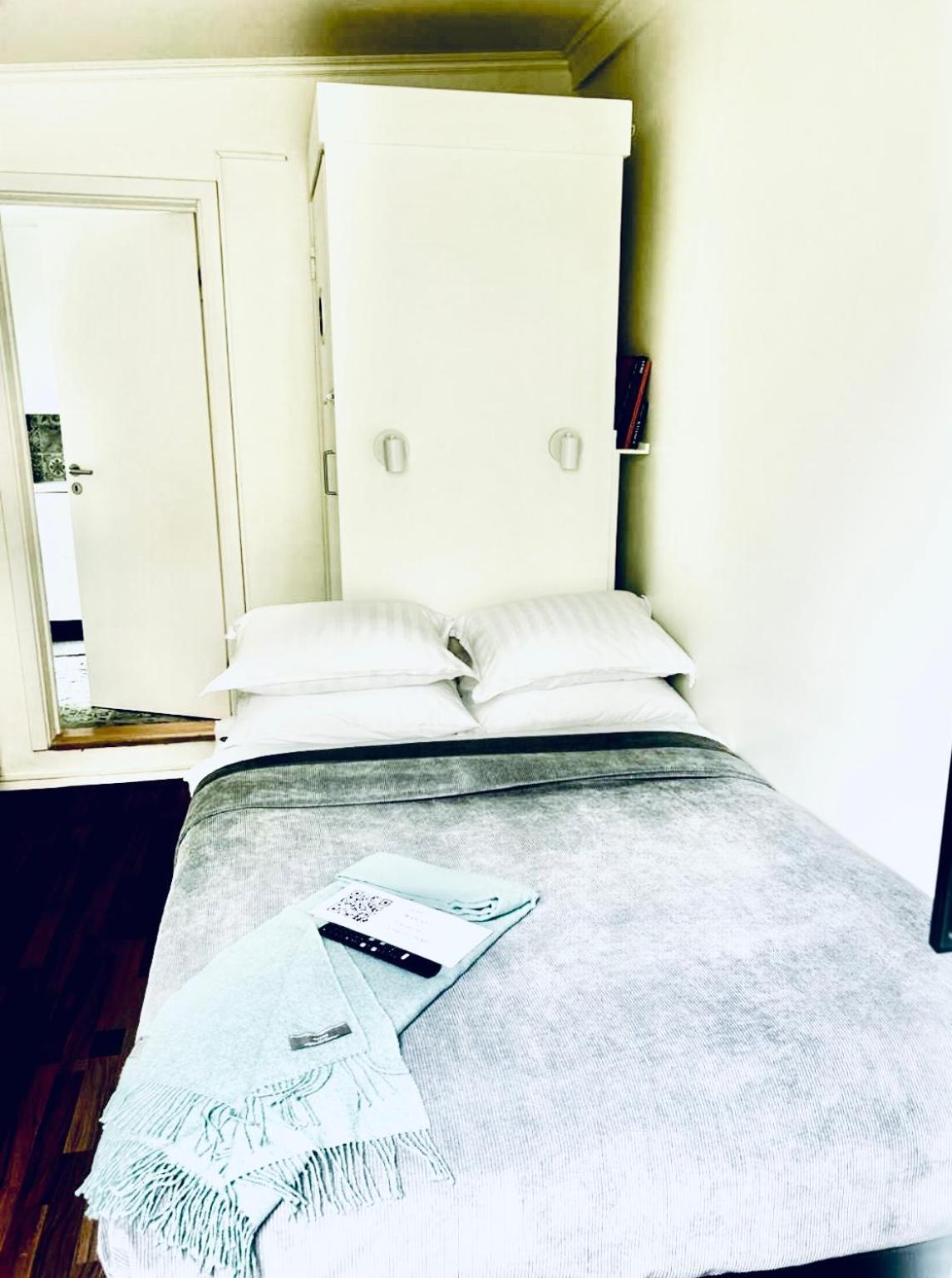 Studio 104- Free Parking Onsite -Private Entrance Reykjavík Exteriör bild